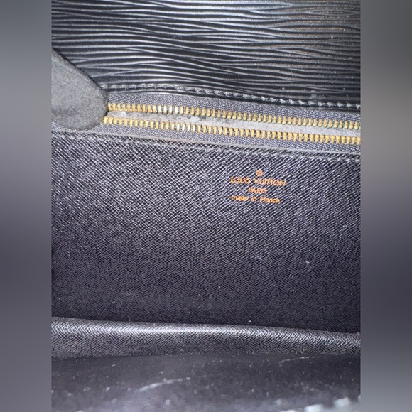 SOLD Vintage Louis Vuitton Clutch | Good Vintage Condition - Picture 9 of 16